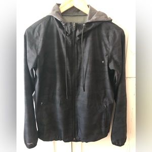 Vuori Outdoor Trainer Shell XS black camo jacket.